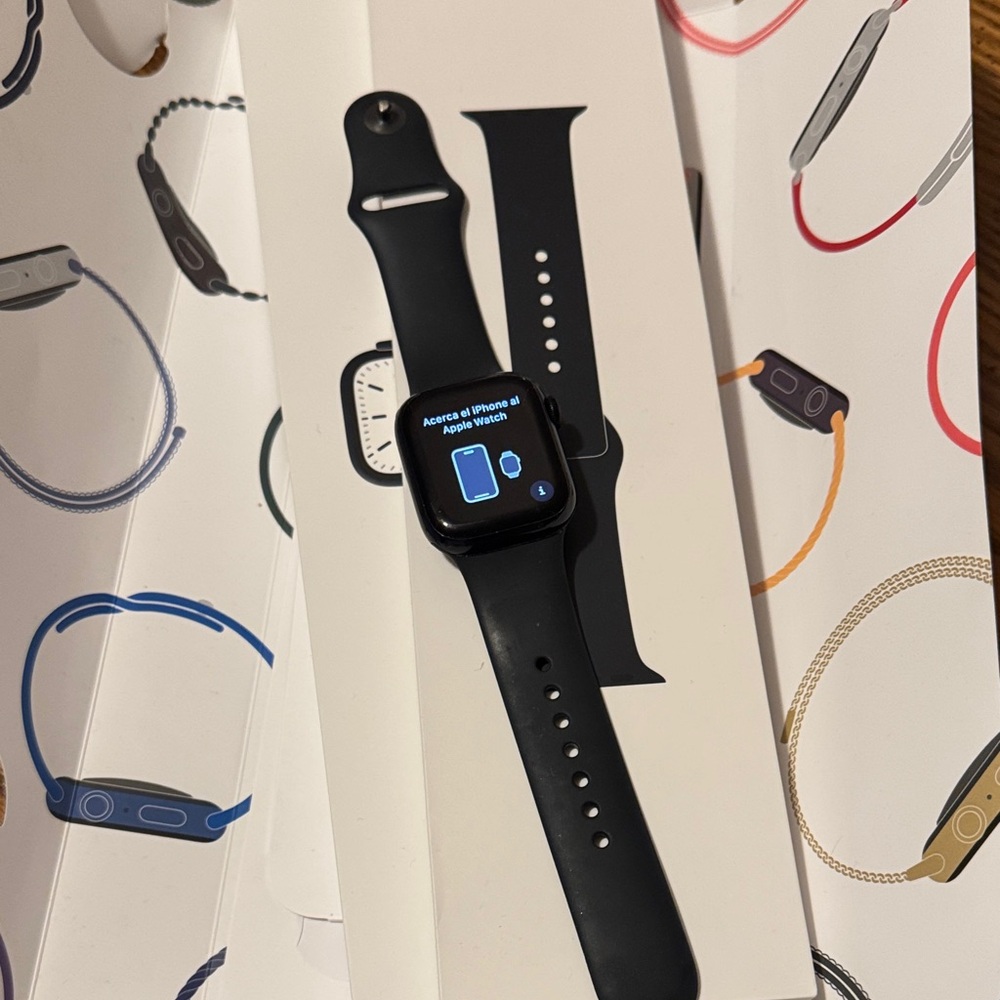 Series 7 41mm Apple Smartwatch - midnight blue cellular service capability